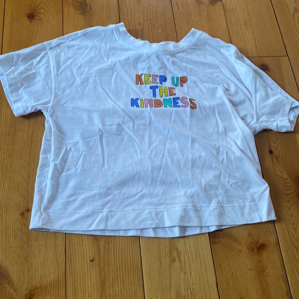 Old Navy cropped keep up the kindness shirt.